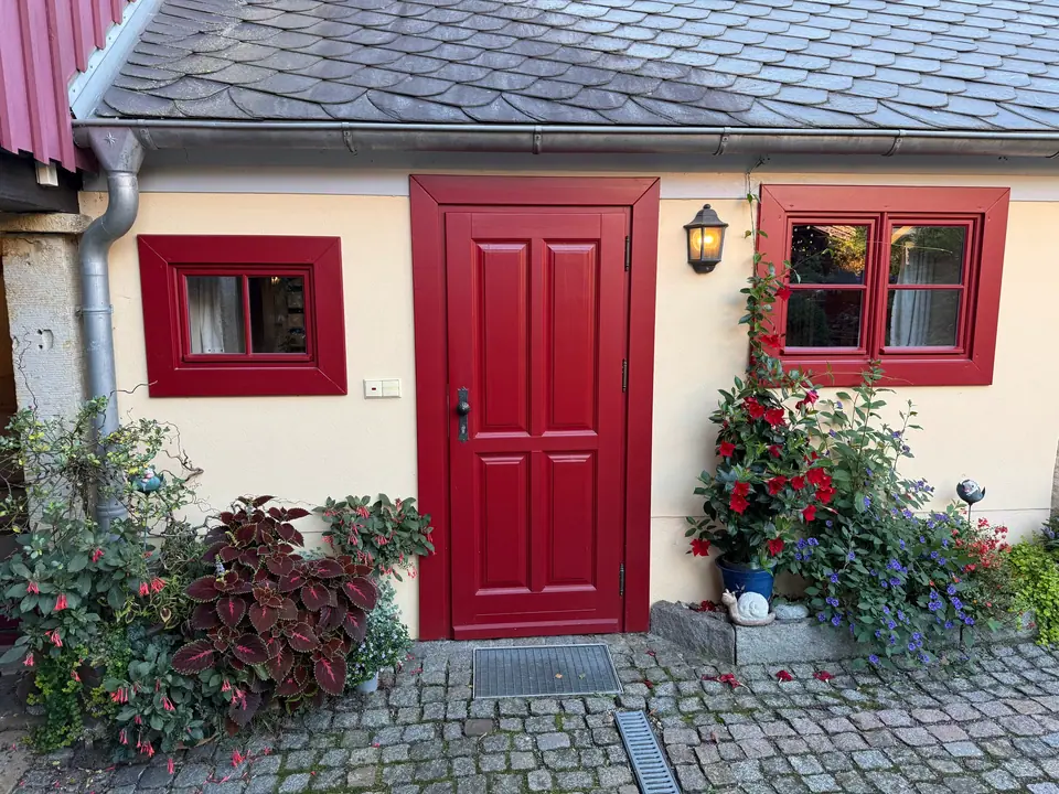 Eingang, separat, direkt vom Hof